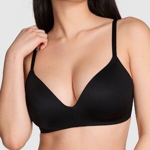 PINK Wear Everywhere Lightly Lined Wireless Bra